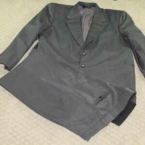 Ambassador Men's 40R 35x28 Grey Two-Button Suit